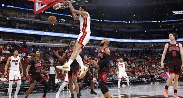 Kel'el Ware zakucava protiv Chicago Bullsa