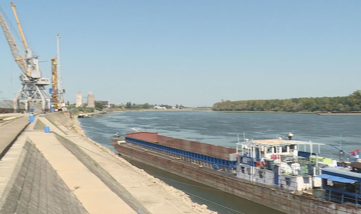 Dunav gotovo neplovan: Kruzeri i teretni brodovi čekaju rast vodostaja
