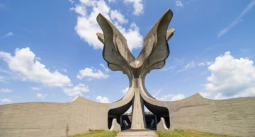 Spomenik Cvijet u Jasenovcu