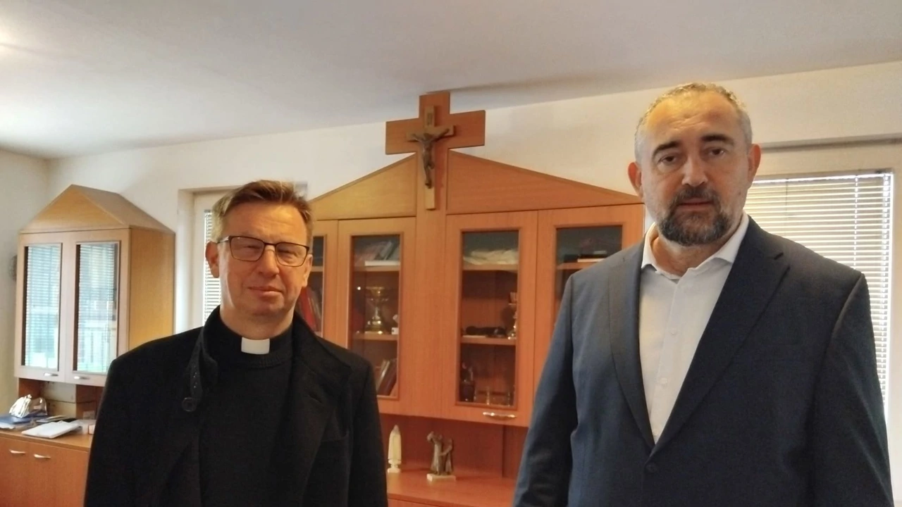 vlč. Božidar Tenšek i Mario Raguž, Foto: Pozitivno/HRT