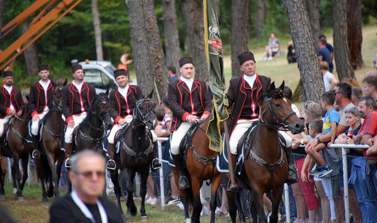 Premijer Plenković primio predstavnike Društva Trka na prstenac