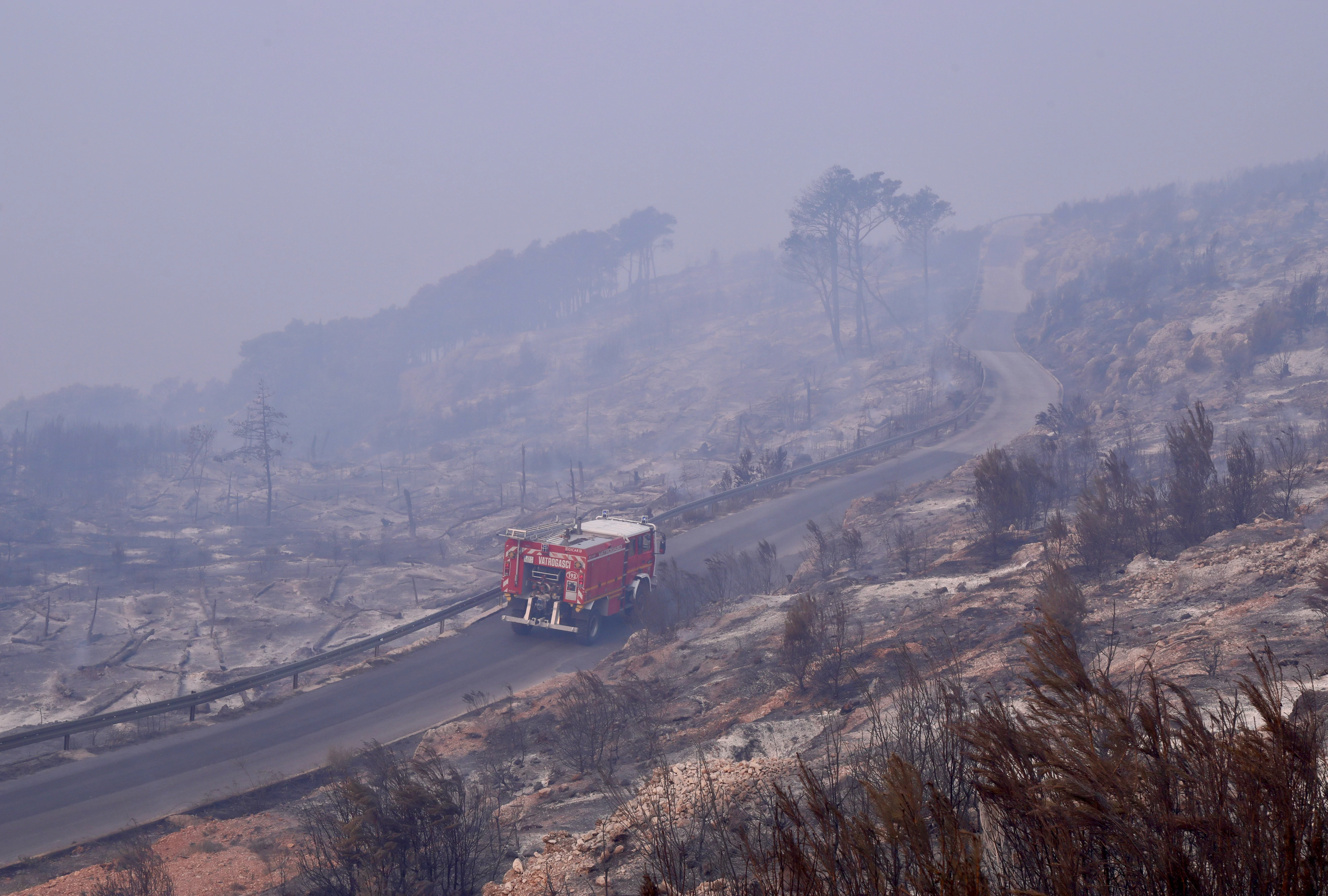 Požari u Dalmaciji stavljeni pod kontrolu