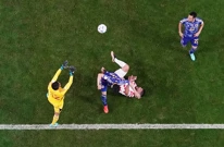 Shuichi Gonda, Shogo Taniguchi , Bruno Petković , Foto: Matthew Childs/REUTERS