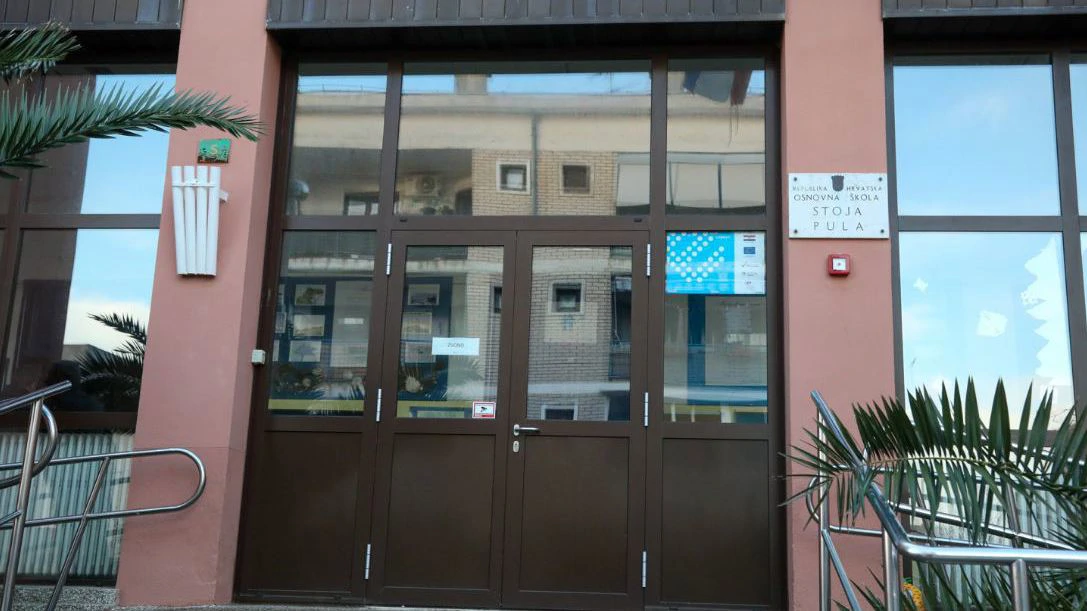 U pulskoj školi učenik je i danas sam na nastavi; stiže predstavnik Ministarstva