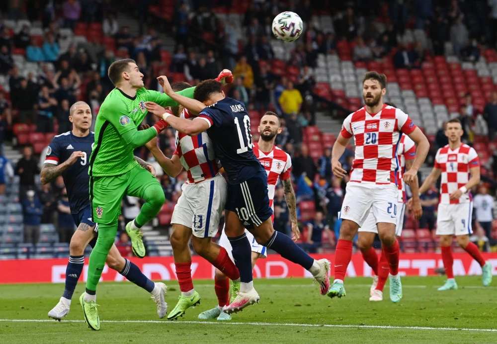Dominik Livaković i Nikola Vlašić, Che Adams , Foto: Paul Ellis/Pool via REUTERS
