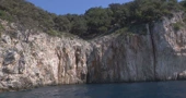 Otok Plavnik skriva špilje, legende i neobične čuvare