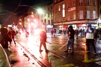 Prosvjedi u Dublinu nakon napada nožem, zapaljen policijski automobil, Foto: Clodagh Kilcoyne/Reuters
