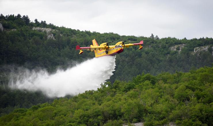Za hrvatske pilote kanadera i ova sezona bez predaha