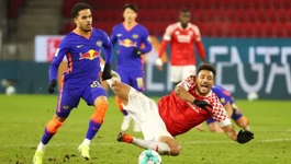 Karim Onisiwo i Justin Kluivert 