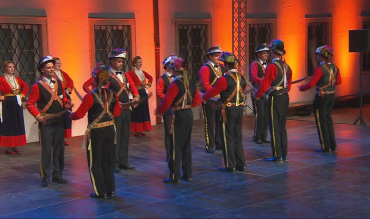 Smotra folklora: Šarenilo nošnji, instrumenata, pjesama i plesova