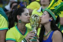 Navijači na stadionu tijekom utakmice Hrvatske i Brazila u četvrtfinalu Svjetskog prvenstva u Katru  , Foto: Igor Kralj    /Pixsell