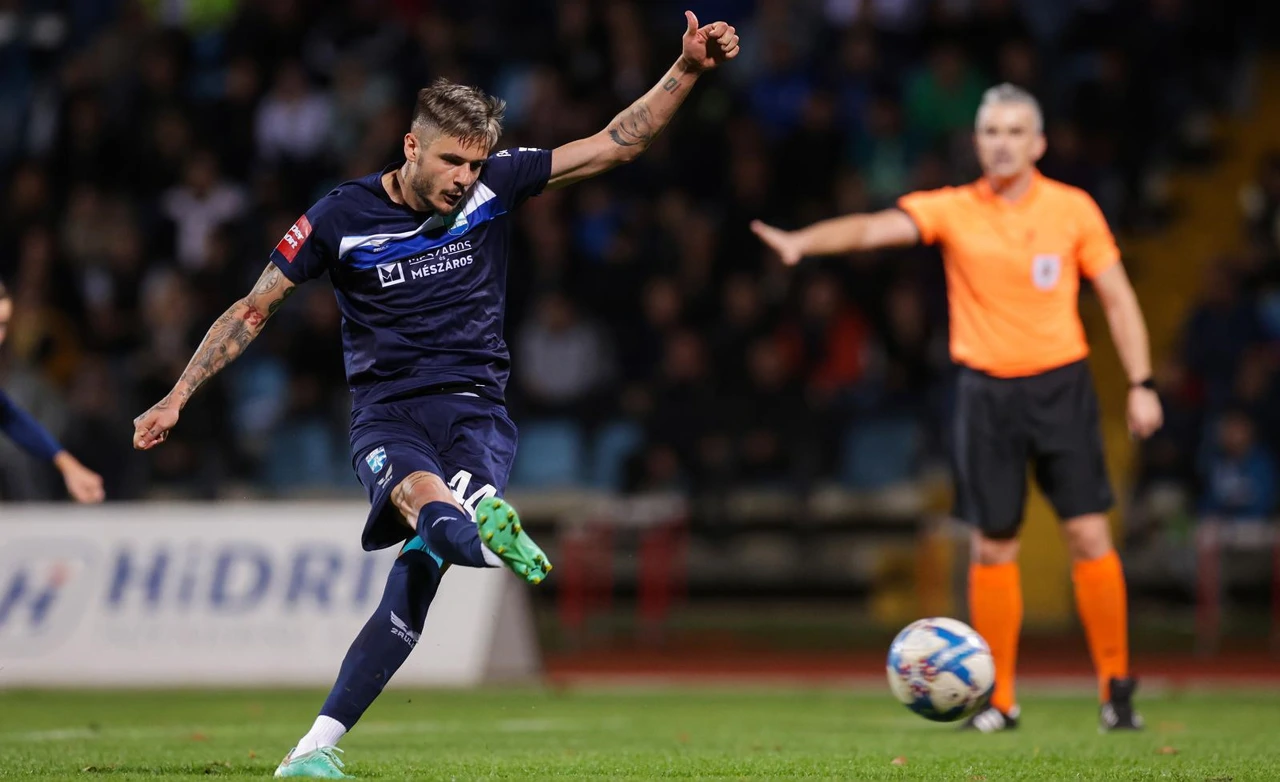 Lovrić pogađa iz kaznenog udarca , Foto: Luka Stanzl/PIXSELL