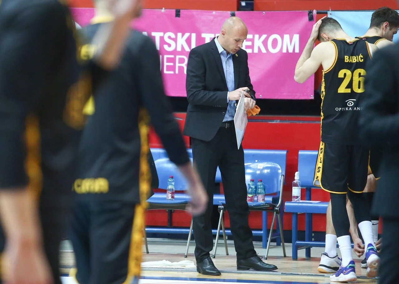 Cibona - Split. Milan Karakaš 