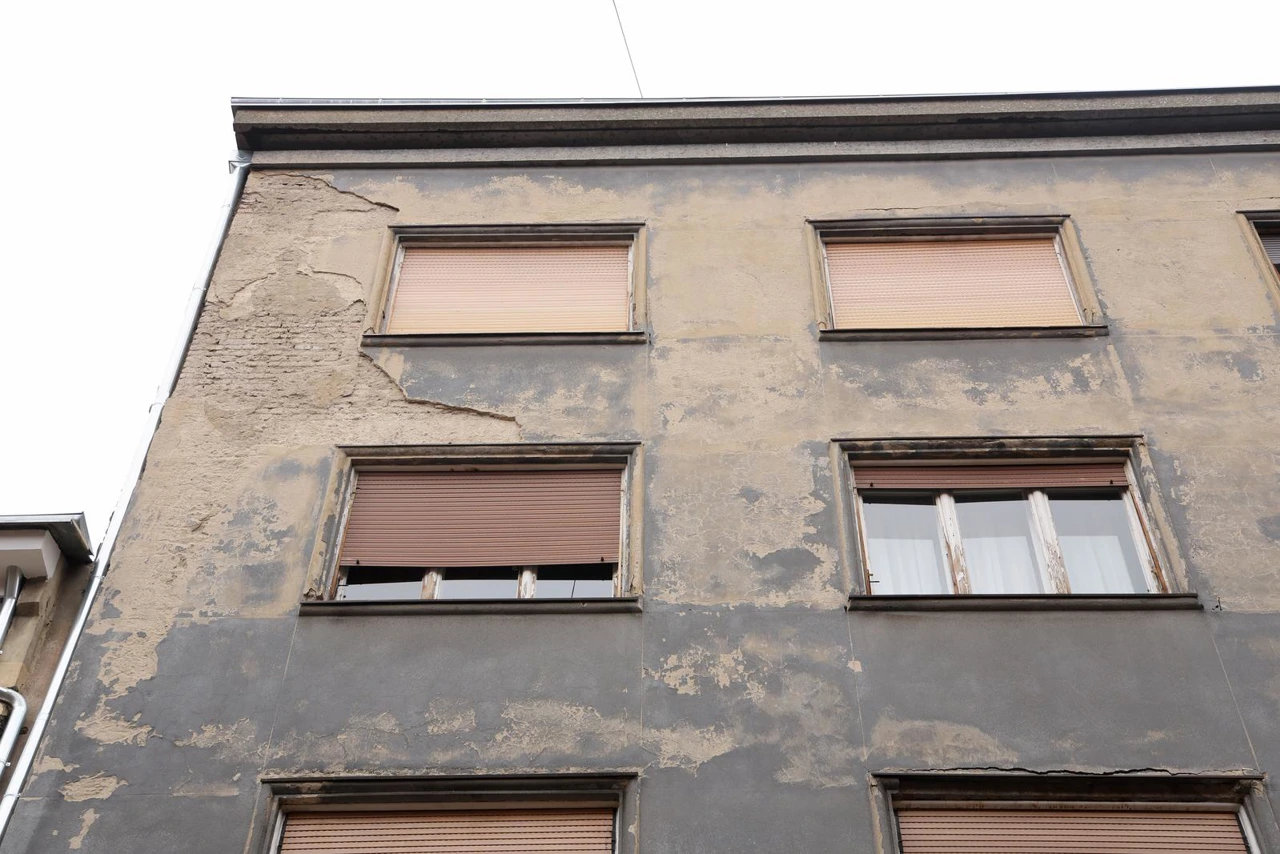 Pala žbuka u Masarykovoj ulici, Foto: Luka Stanzl /Pixsell
