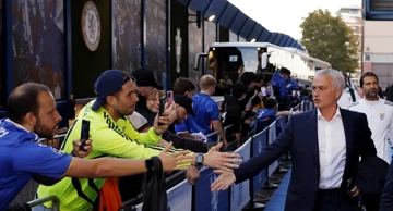 Jose Mourinho pozdravlja se s navijačima u Londonu