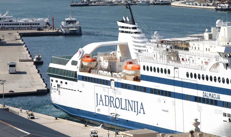 Jadrolinija: Zbog tehničkih problema trajekt Dalmacija neće ploviti do iduće godine