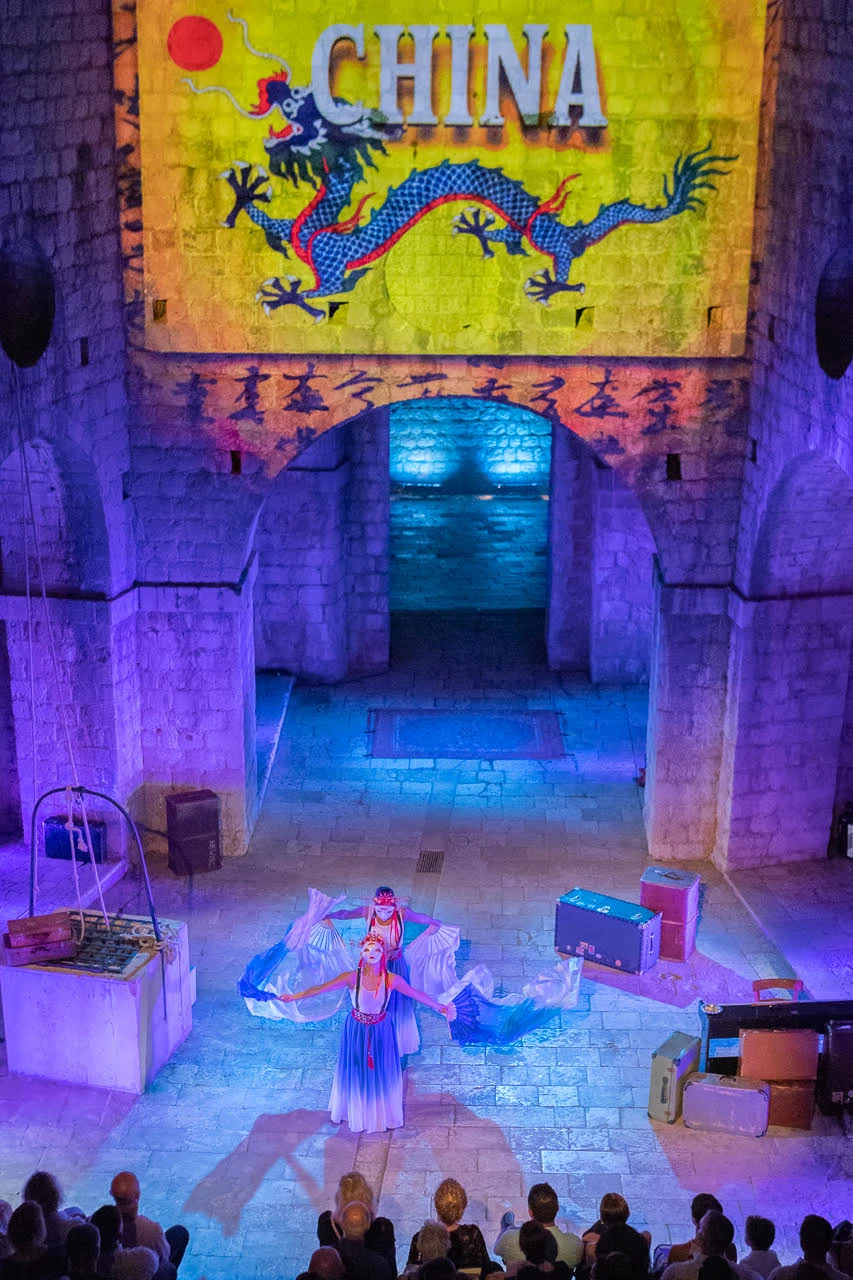 Scena iz predstave "Put oko svijeta u 80 dana", Foto: ustupljena fotografija/Brilliant Events Dubrovnik