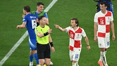 Modrić prigovara sucu Makkelieju