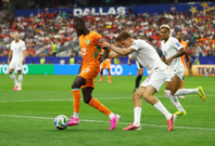 Nicolas Pepe i David Moller Wolf, Foto: Hannah Mckay/REUTERS