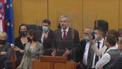 Predstavnici oporbe zauzeli saborsku govornicu