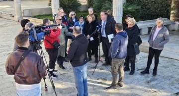 Radnice nekadašnje Revije i predstavnici Novog sindikata na konferenciji za medije u Šibeniku