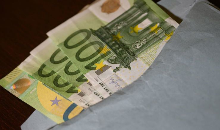 Optužnica protiv carinika koji je zatražio i uzeo 5000 eura mita