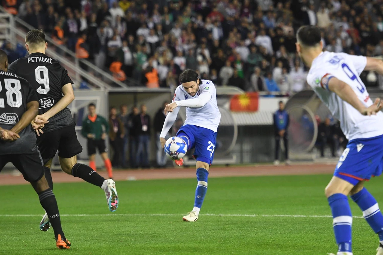 Krovinović puca na gol