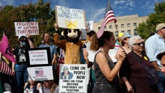 Prosvjedi protiv Trumpa "Nema kraljeva"