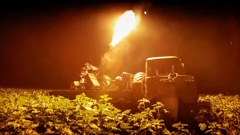 Ukrajinski vojnik gađa dron mitraljezom