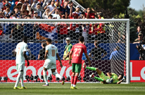 Yassine Bounou brani udarac Kyliana Mbappea, Foto: Dylan Martinez/REUTERS