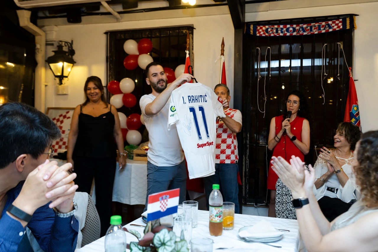 Tombola - dres Ivana Rakitića, Foto: Andrea Sosa Marachi/-