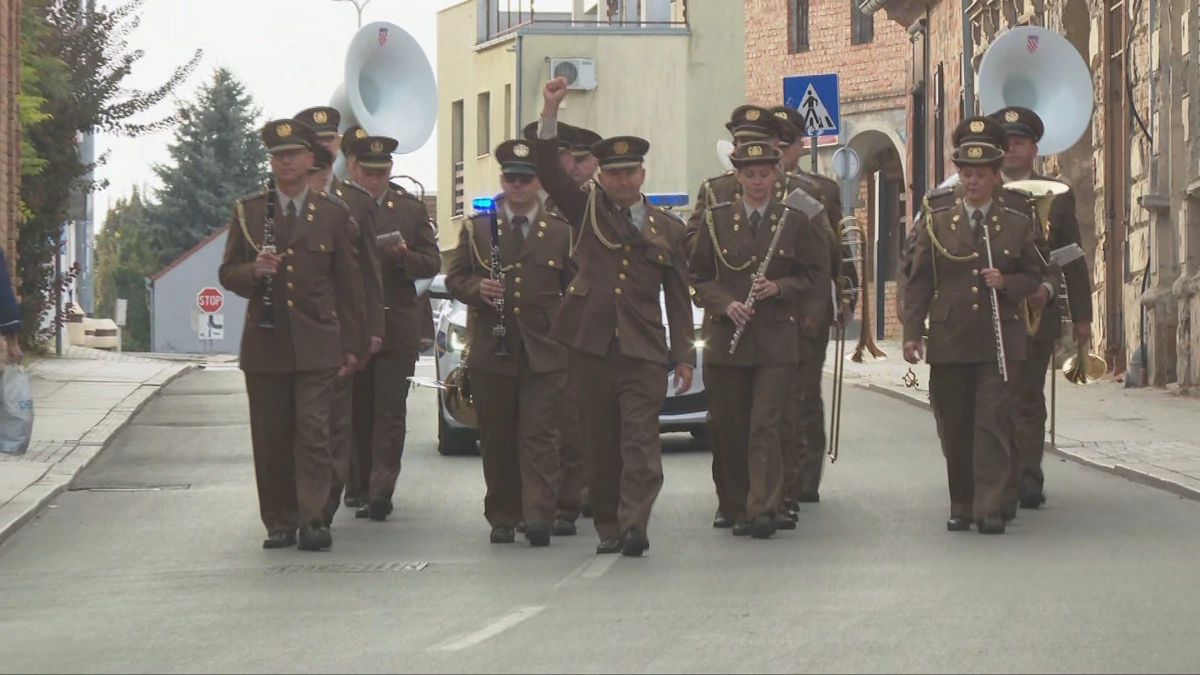 Limeni orkestar svirao je budnicu, Foto: HTV/HRT