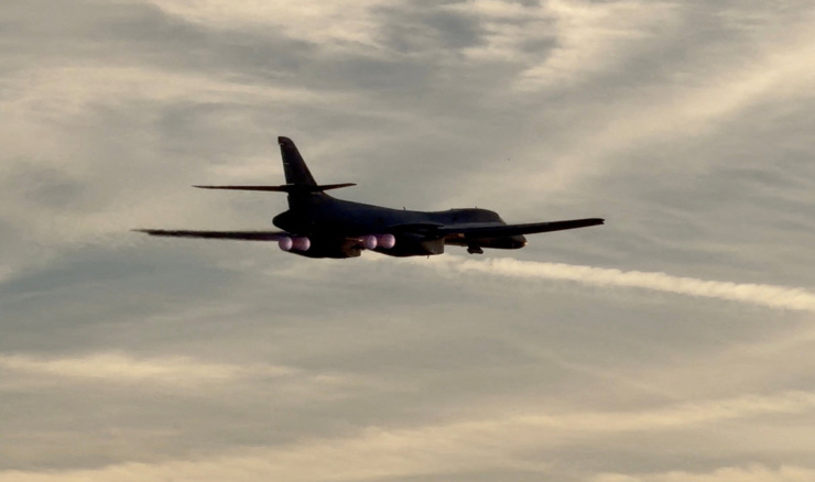 SAD zbog sumnje u zavjeru povukao bombardere iz Fairforda