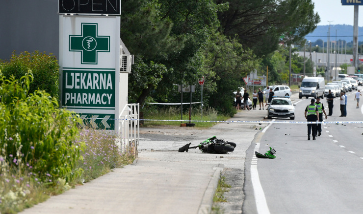 Motociklom pretjecao kolonu u Murvici, poginuo on i suputnic
