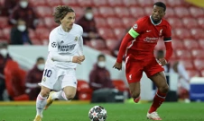 Modrić u duelu s Wijnaldumom, Foto: David Klein/ REUTERS