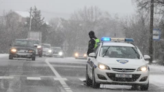  Policija zatvorila cestu u Pađenima prema Gračacu zbog nevremena 