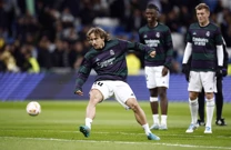 Luka Modrić na zagrijavanju uoči ogleda s Barcelonom, Foto: Juan Medina/REUTERS