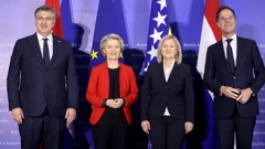 Zajedničko fotografiranje Borjane Krišto, Ursule von der Leyen, Marka Ruttea i Andreja Plenkovića