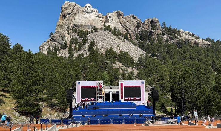 Trump u sjeni Mount Rushmorea otvara proslavu 250 godina SAD-a