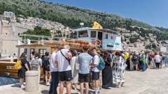 Gužva na brodovima za Lokrum