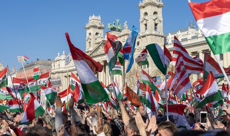 Povjerenje Mađara u EU snažno poraslo nakon promjene vlasti