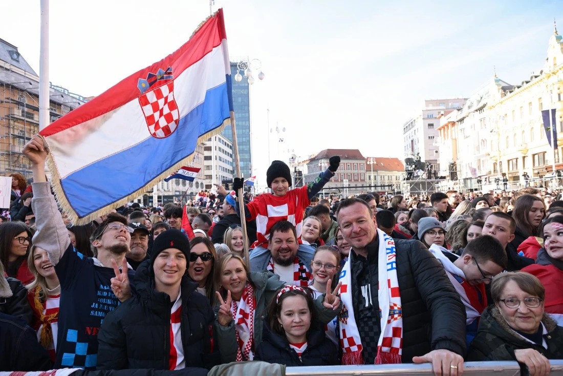 Navijači uoči dolaska rukometaša, Foto: Neva Žganec/PIXSELL