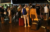 Milna: Zbog požara turisti proveli noć na rivi, Foto: Ivo Cagalj/Pixsell