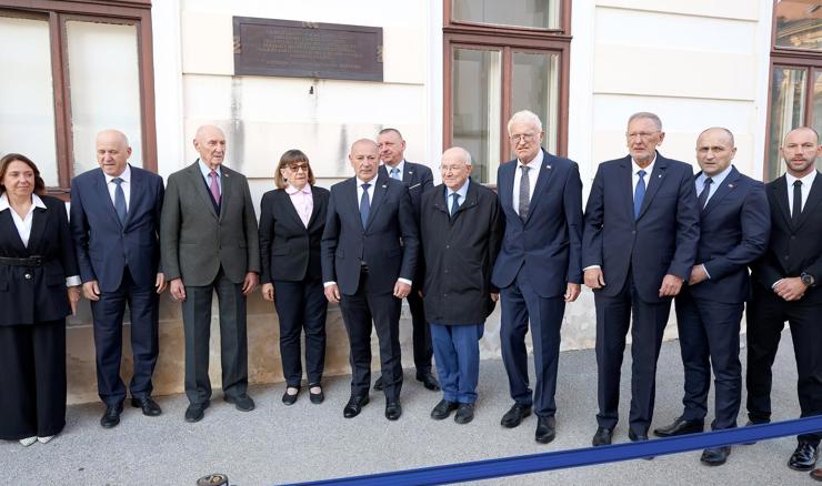 Prije 35 godina raketirani su Banski dvori