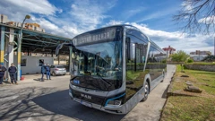 Novi baterijsko-električni i potpuno niskopodni gradski autobus