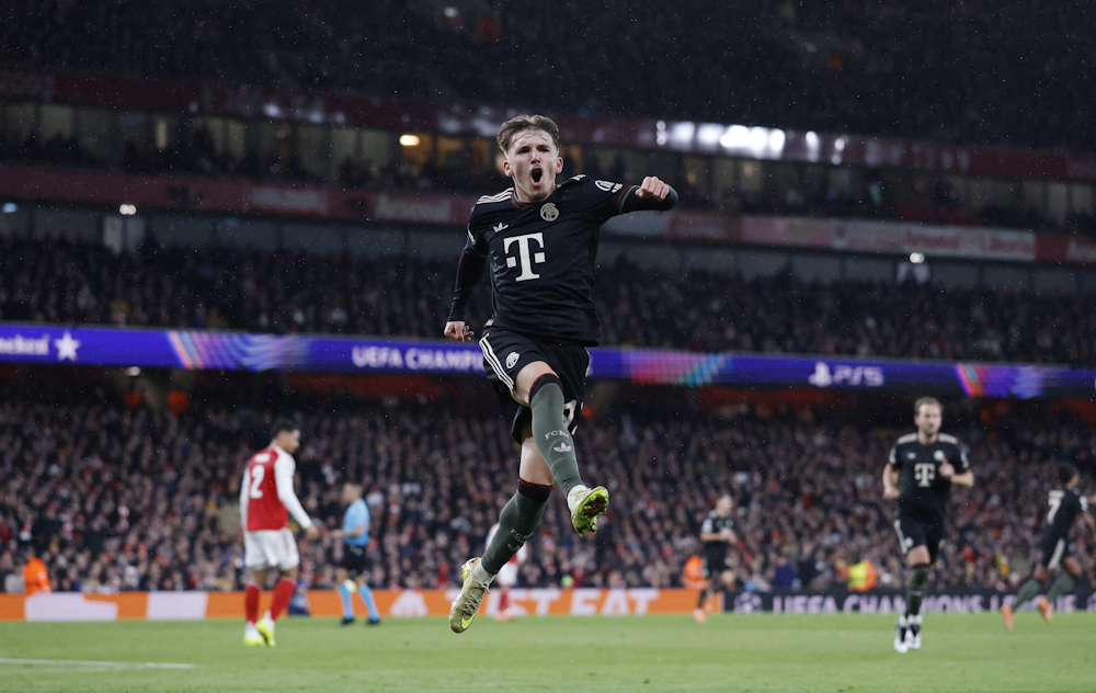 Karl zabija na Emiratesu