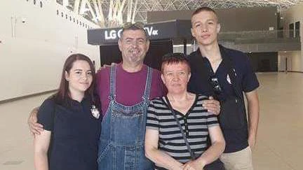 Obitelj Hribar; Anamarija, otac Damir, majka Marija, brat Ivan