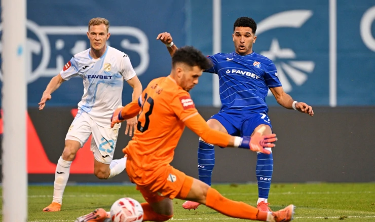 Bakrar postiže pogodak