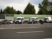 Policija na Lučkom dočekuje navijače Hajduka, Foto: Marko Lukunić/PIXSELL