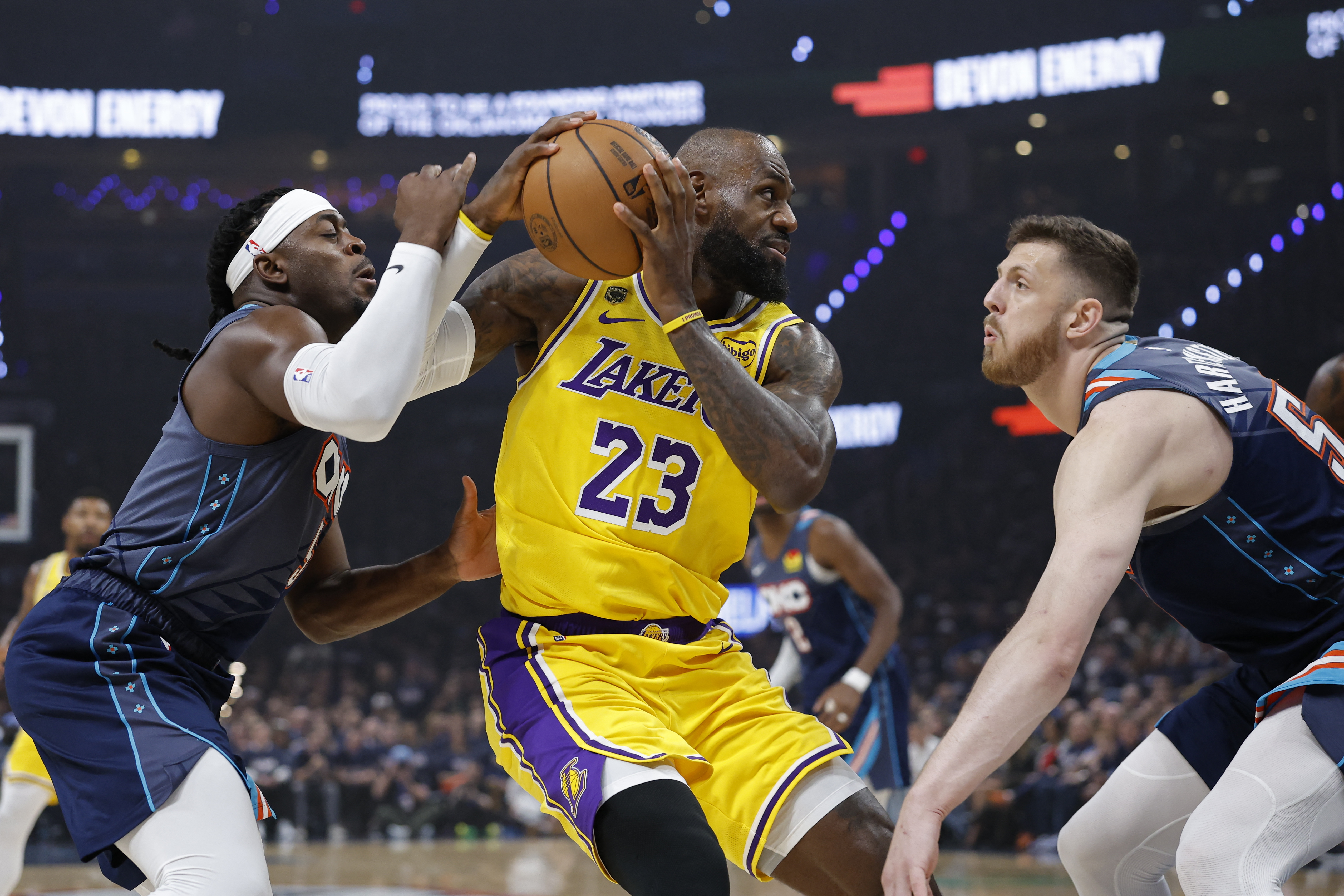 2026 05 08t024904z 1748895782 mt1usatoday28902369 rtrmadp 3 nba los angeles lakers at oklahoma city thunder 20260508065828